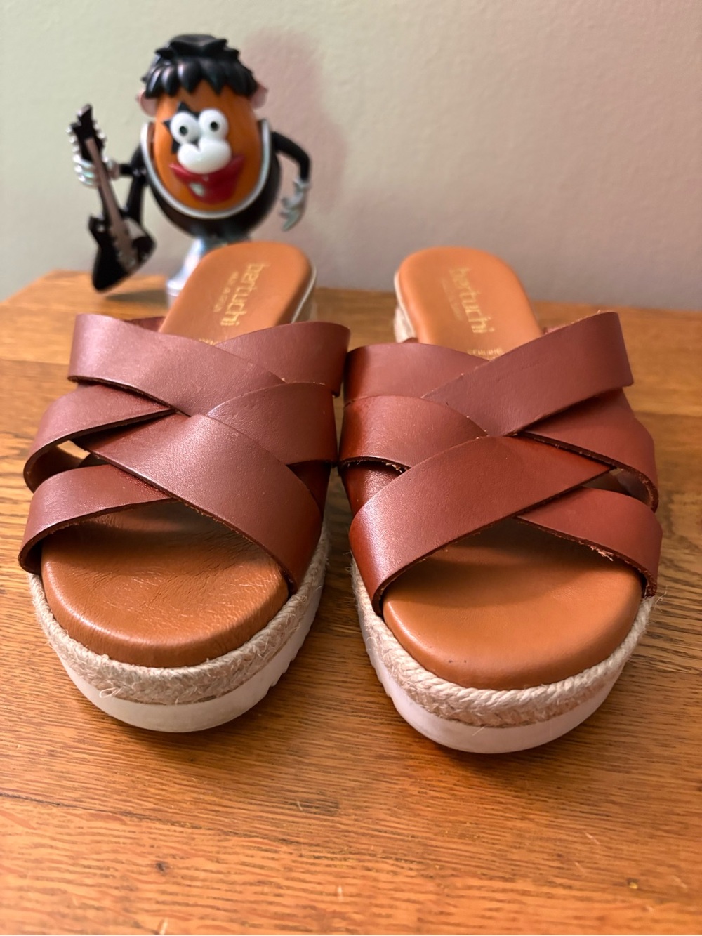 Bertuchi  leather wedge sandals. Size 40/9.